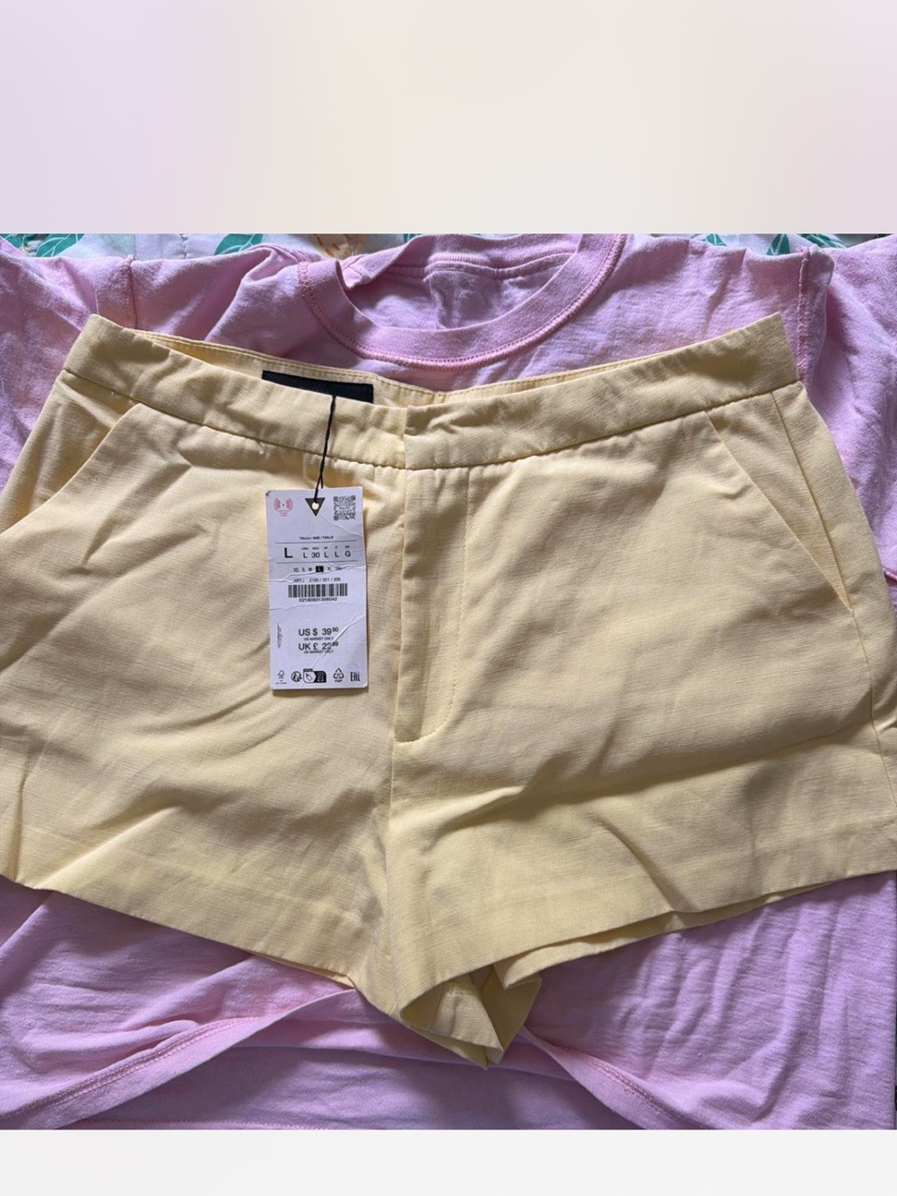 Zara Pale Yellow High-Waist Women’s Shorts - Picture 2 of 3